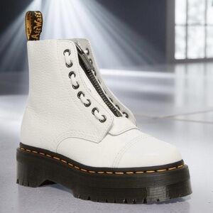 Dr. Martens Sinclair Tumbled Nubuck Women’s Ankle Boots, Size 8